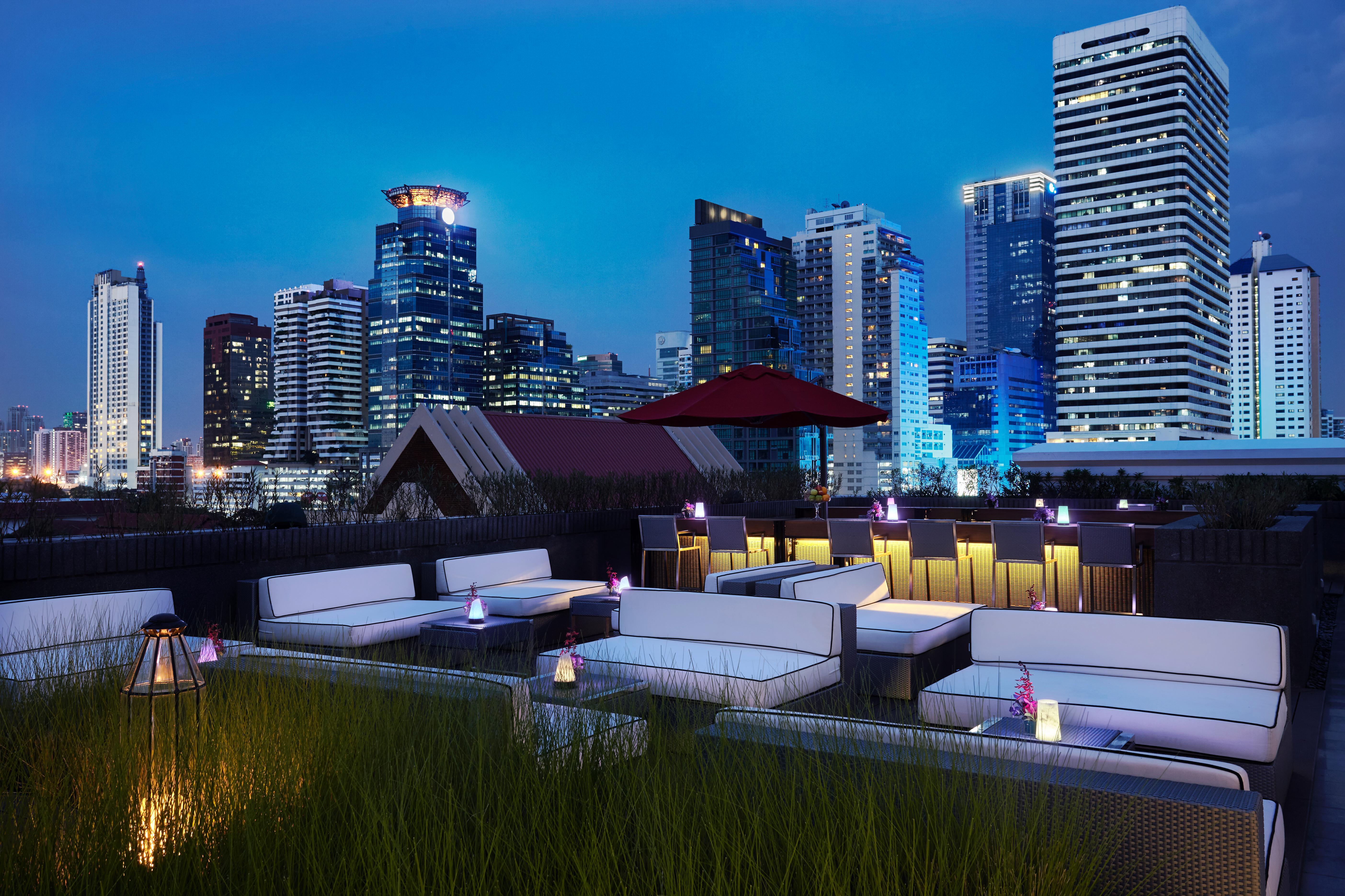 Moevenpick Hotel Sukhumvit 15 Μπανγκόκ Εξωτερικό φωτογραφία The 137 Pillars Hotel
