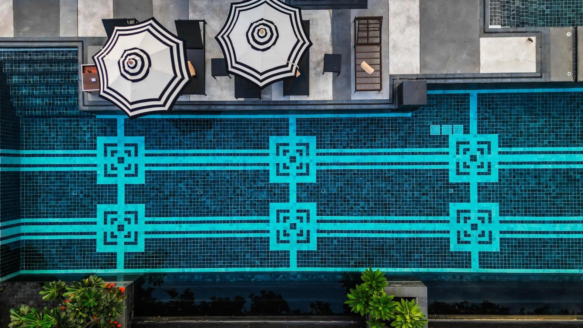 Moevenpick Hotel Sukhumvit 15 Μπανγκόκ Εξωτερικό φωτογραφία The pool at the Standard East Village