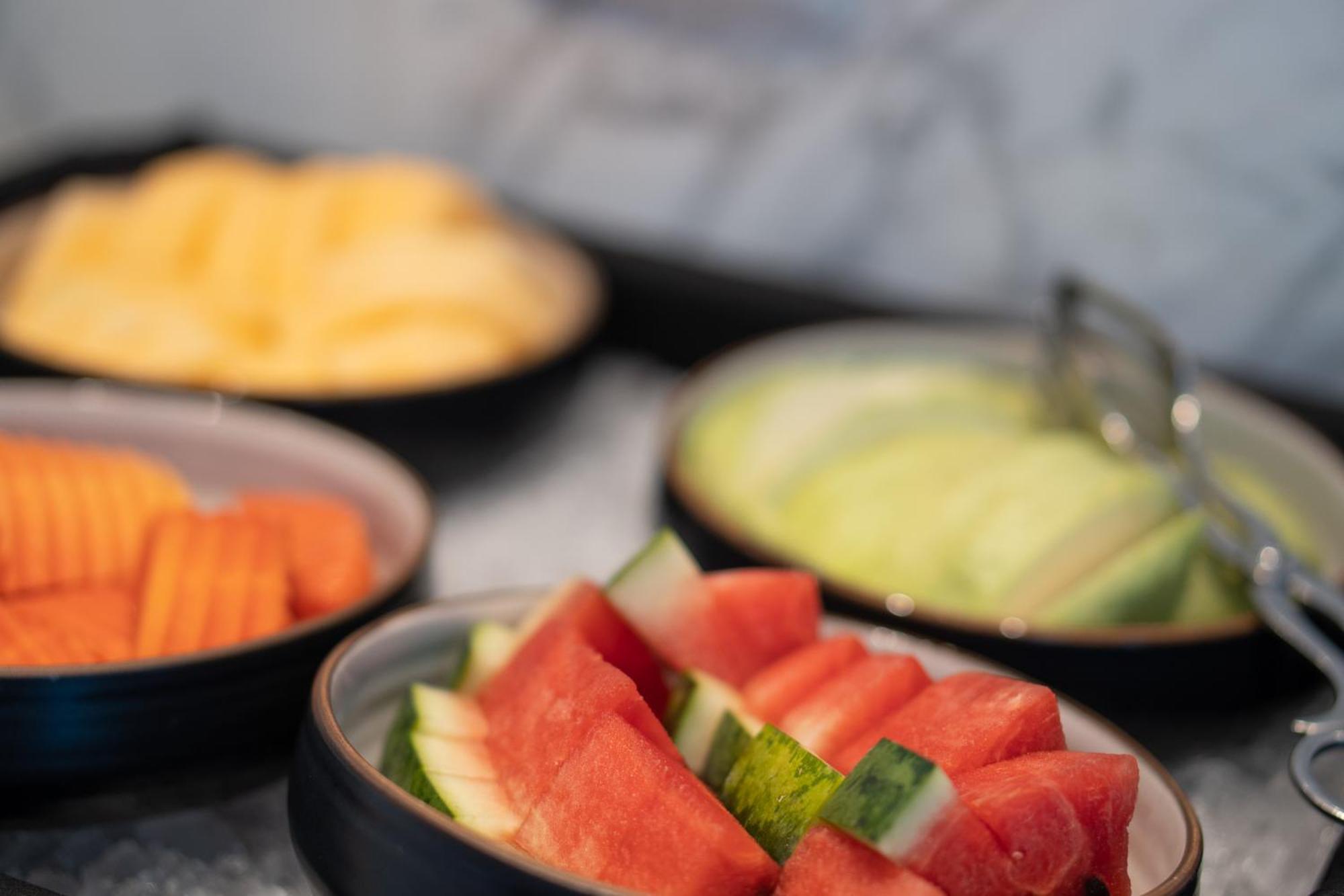 Moevenpick Hotel Sukhumvit 15 Μπανγκόκ Εξωτερικό φωτογραφία Fruit salad