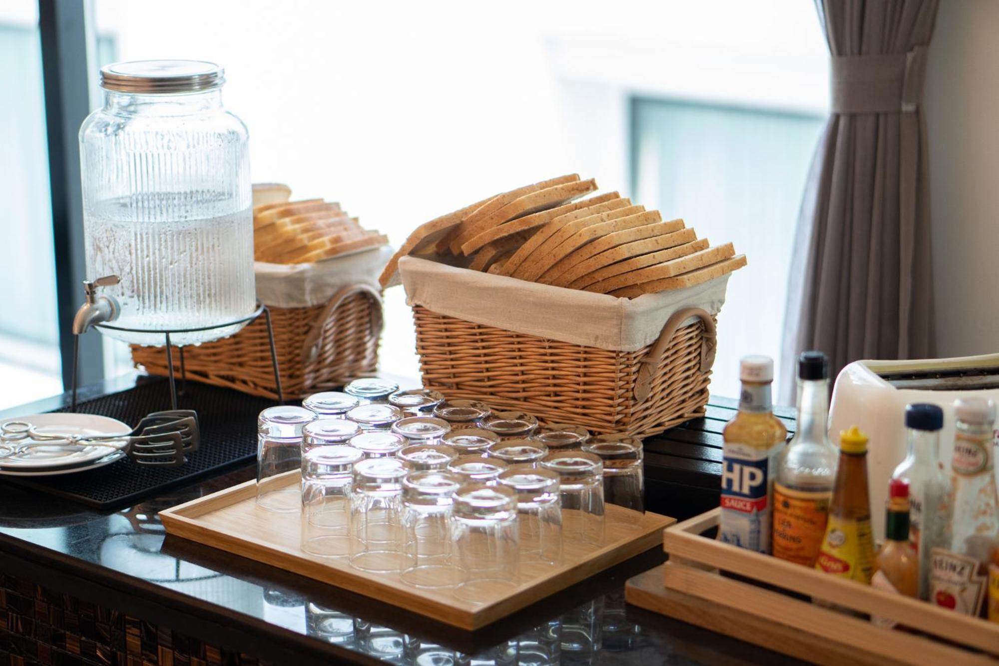 Moevenpick Hotel Sukhumvit 15 Μπανγκόκ Εξωτερικό φωτογραφία A basket of bread