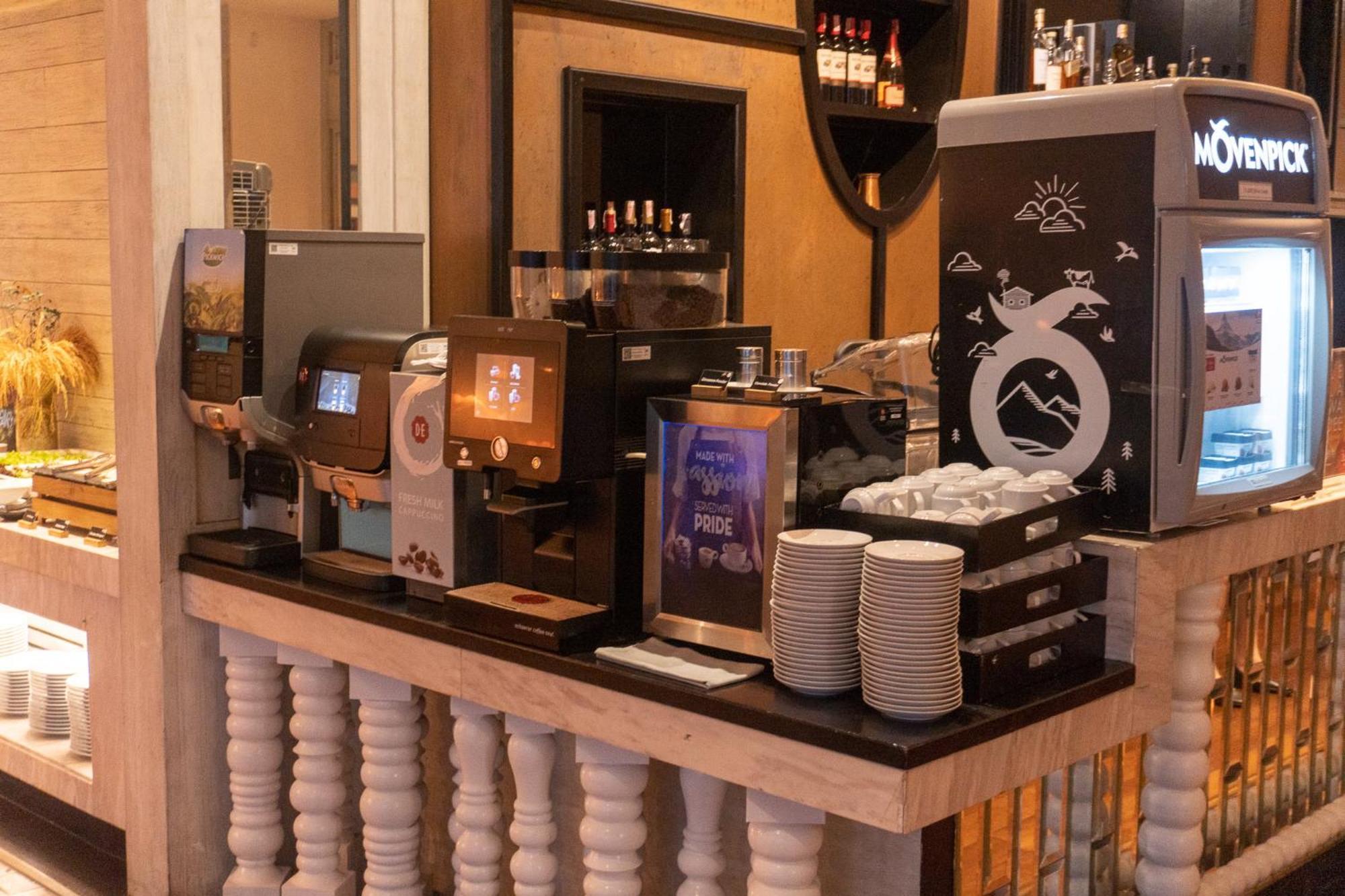 Moevenpick Hotel Sukhumvit 15 Μπανγκόκ Εξωτερικό φωτογραφία A coffee machine