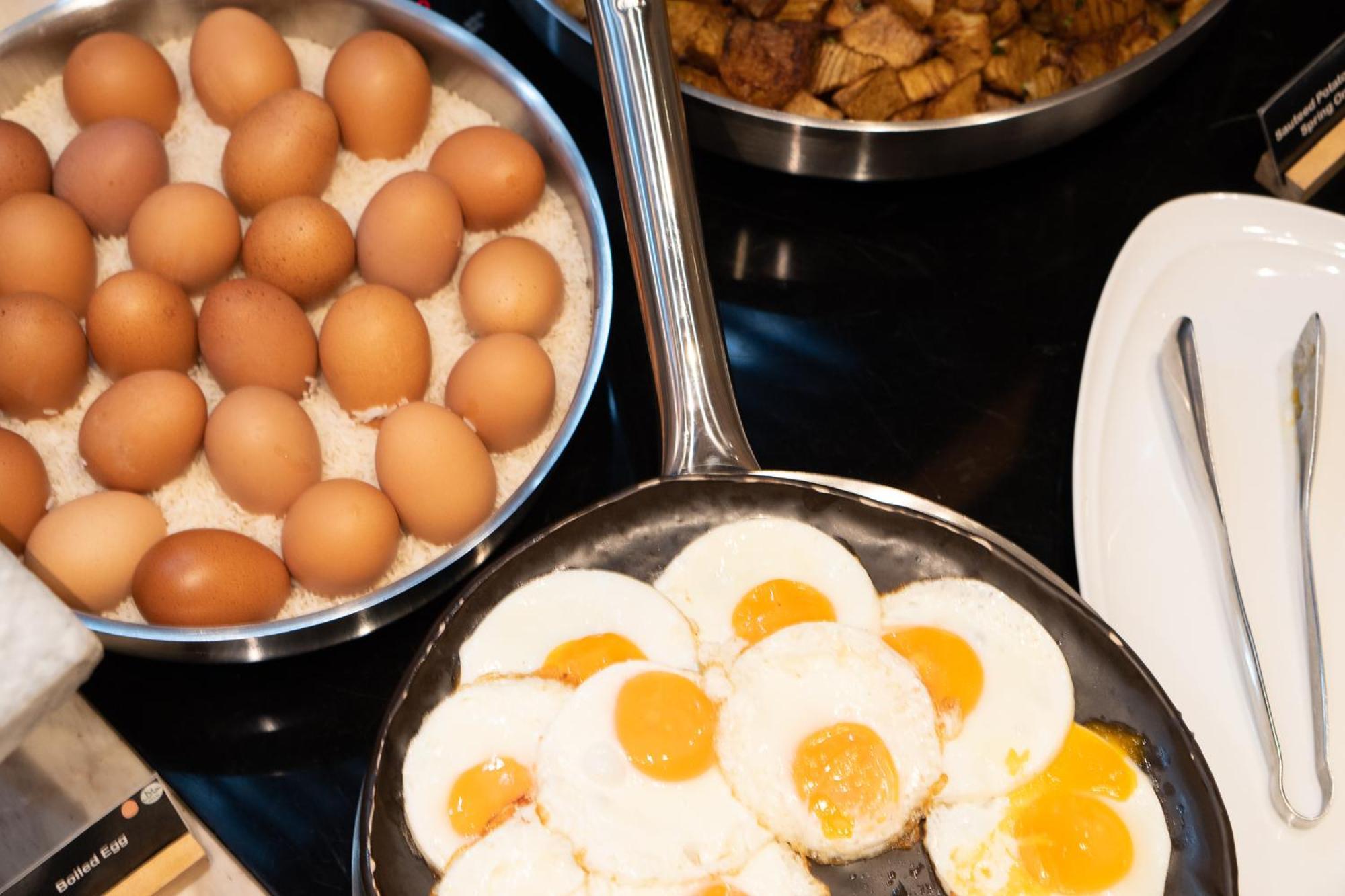 Moevenpick Hotel Sukhumvit 15 Μπανγκόκ Εξωτερικό φωτογραφία Eggs