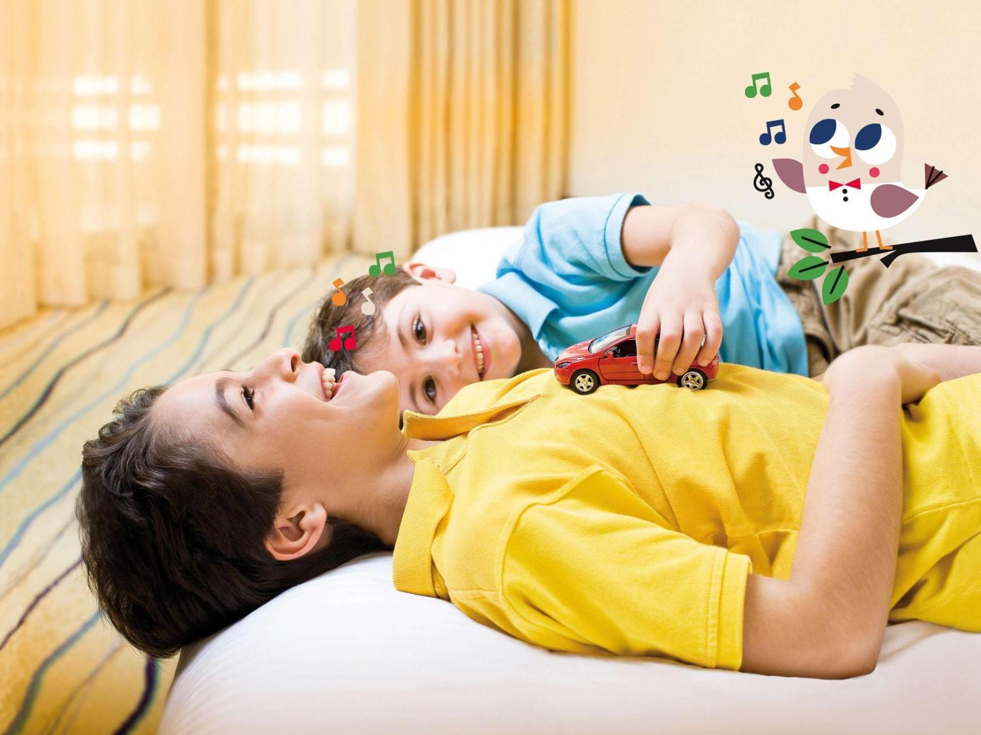 Moevenpick Hotel Sukhumvit 15 Μπανγκόκ Εξωτερικό φωτογραφία A child with autism playing with a toy car